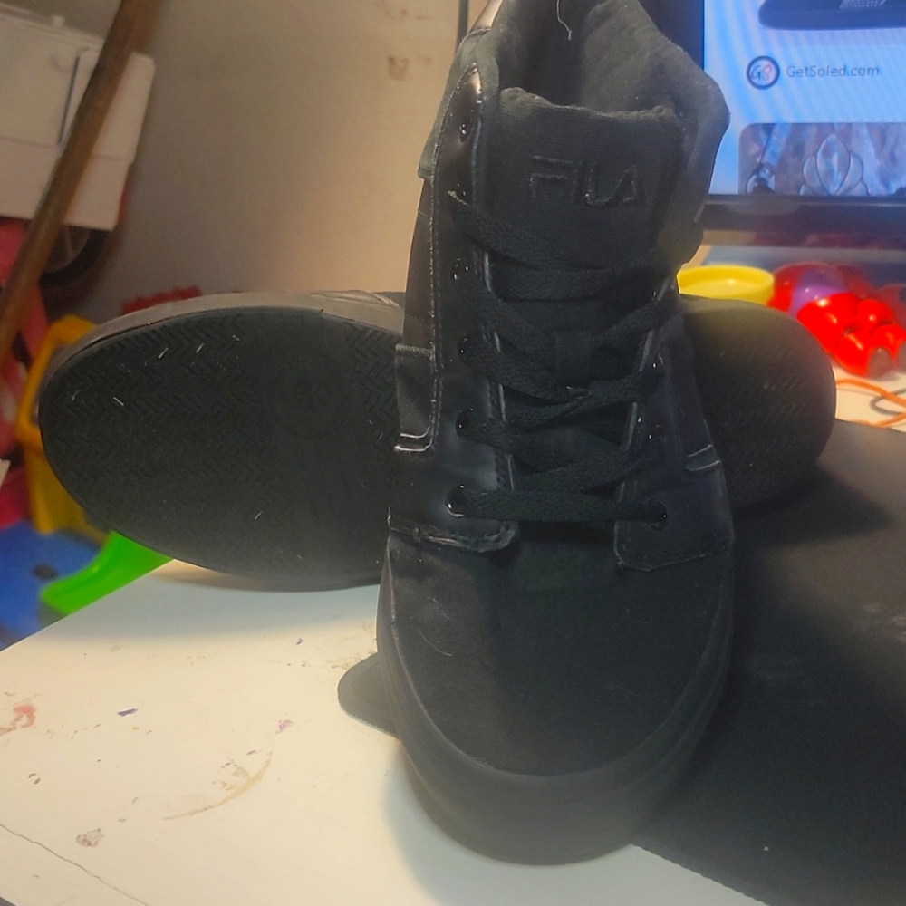Mens size 11 black Fila high top basketball shoes sneakers 1CM00084-001